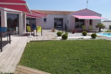 Villa in Saint-Pierre-d´Oléron - Villa Oyala avec piscine, spacieuse et...