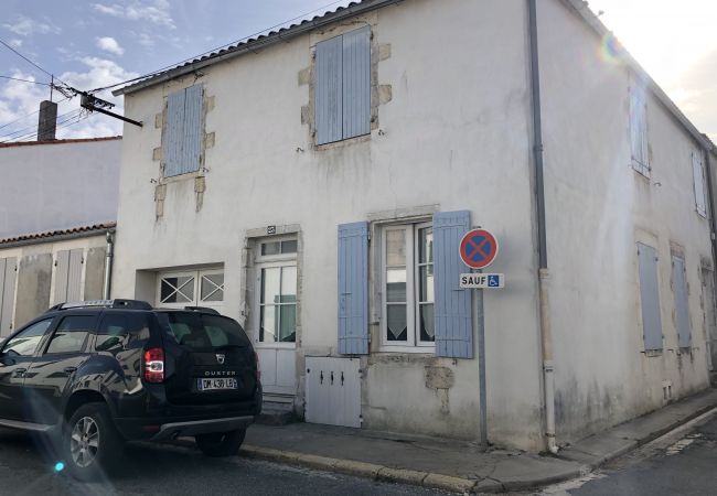 Maison mitoyenne à Le Château-d´Oléron - Maison de ville confortable 200m de la mer Maison mitoyenne à Le Château-d´Oléron - Maison de ville confortable 200m de la mer