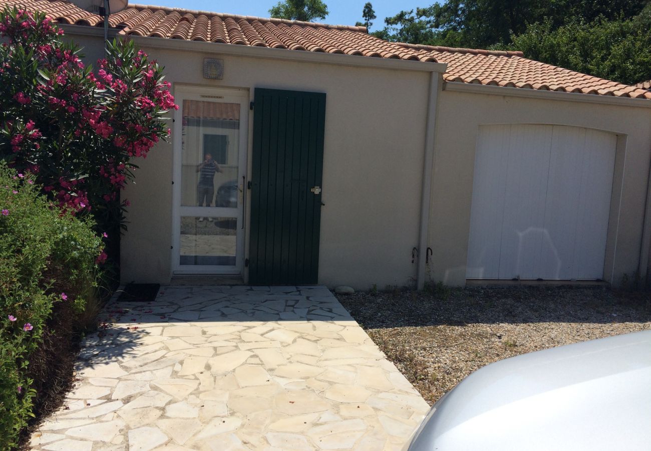 Maison à Saint-Georges-d´Oléron - La maisonnette des vacances Maison à Saint-Georges-d´Oléron - La maisonnette des vacances